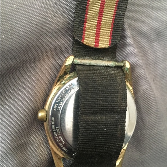 Endura vintage watch still runs this one is nice - Picture 7 of 7